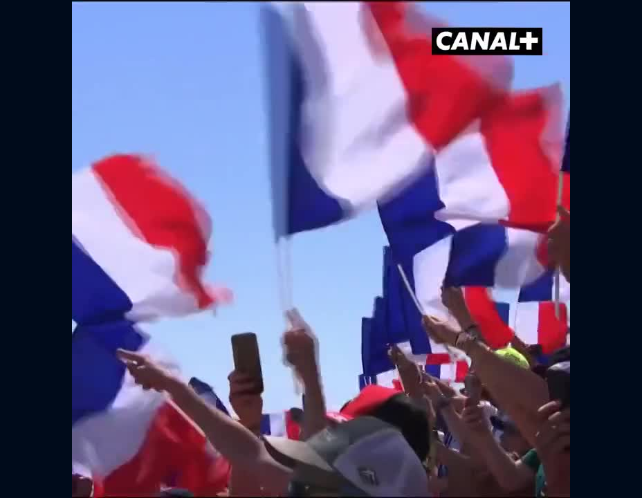 Marseillaise (gesungen von Sophie Tapie)